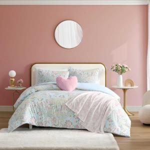 Betsey Johnson – Queen Comforter Set, Soft & Reversible Floral Bedding, 5 Piece Bonus Bed Set with Pillowcases, Throw Blanket & Heart Shaped Throw Pillow (Patchwork Floral/Butterfly Love Heart Blue)