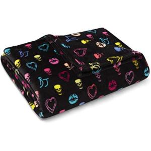 Betsey Johnson – Plush Throw Blanket for Couch or Bed, Soft Reversible Western Fleece Throw, Cozy Printed Soft Blanket, Ballet Bows Grey, 50″ x 70″(Betseys Signature)